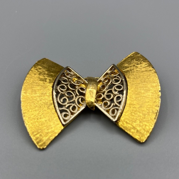 Vintage Gold Bow Brooch JP417 2/$20 - Picture 3 of 8